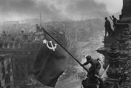Досуговое онлайн-мероприятие для ветеранов на тему: «Кто водрузил штурмовой флаг над Рейхстагом?»